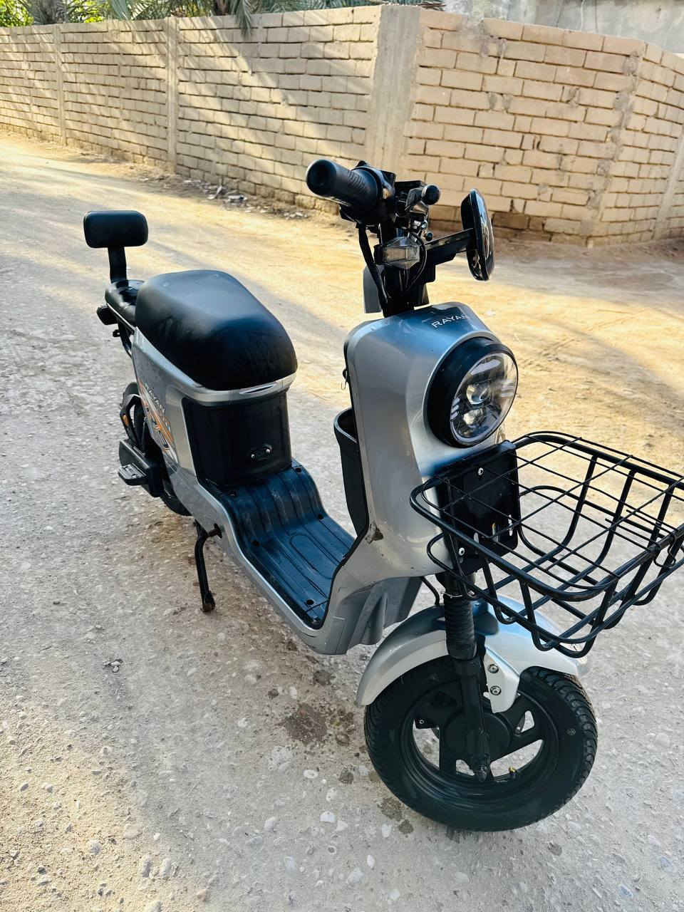 دراجه R9 البيع السعر  خاص ***********
