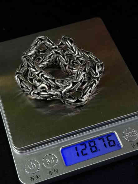 زنجيل فضة فرعوني خشن 
الوزن 128.76 غرام 
سعر الغرام 2.750 نهائي 
السعر الكلي 354 الف نهائي 
مكاني بغداد شارع فلسطين تقاطع الصخرة 
***********
#ابو_حسن_للنوادر
