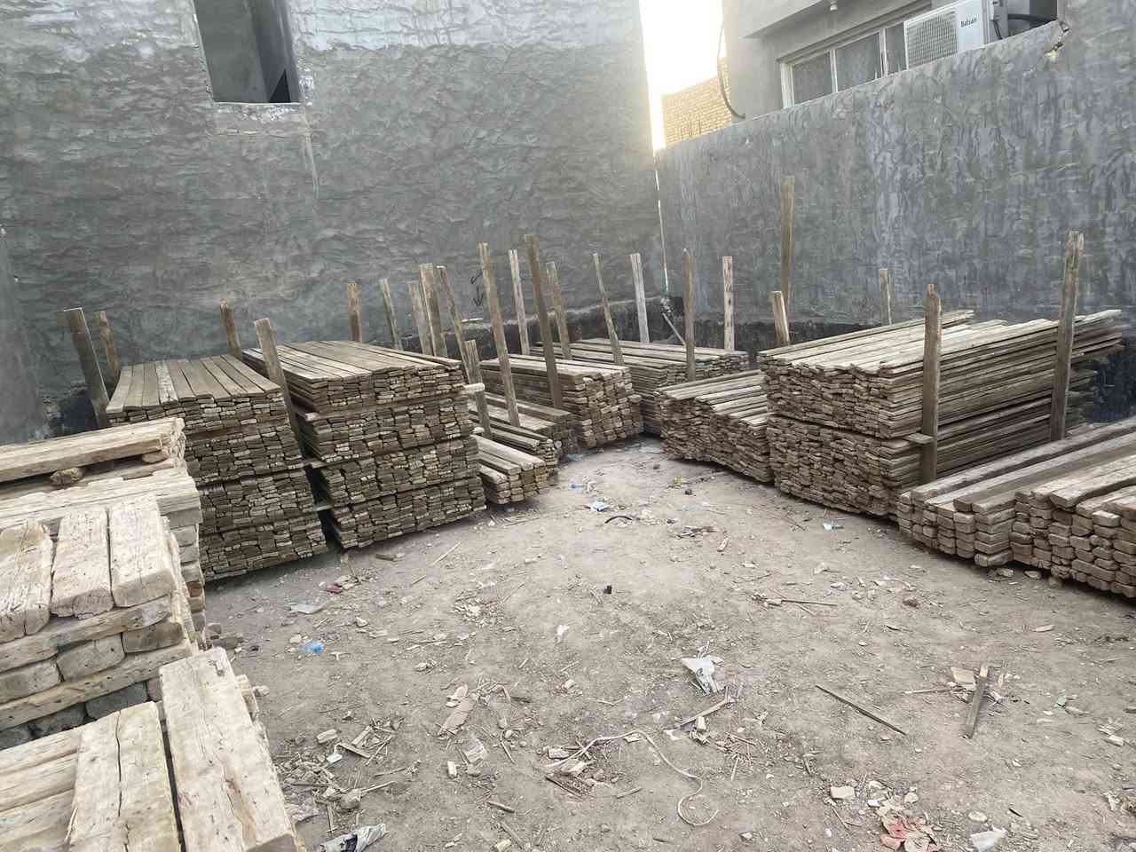 قالب خشب للبيع العدد 18 مكعب 
العنوان حله 
***********
