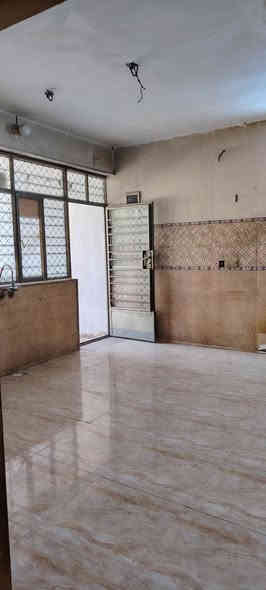 السلام عليكم يوجد بيت للايجار في بغداد الزعفرانيه شارع الكهرباء حسينية المهدي شارع سكلة ابو سعد م150متر للاستفسار اتصل ***********
