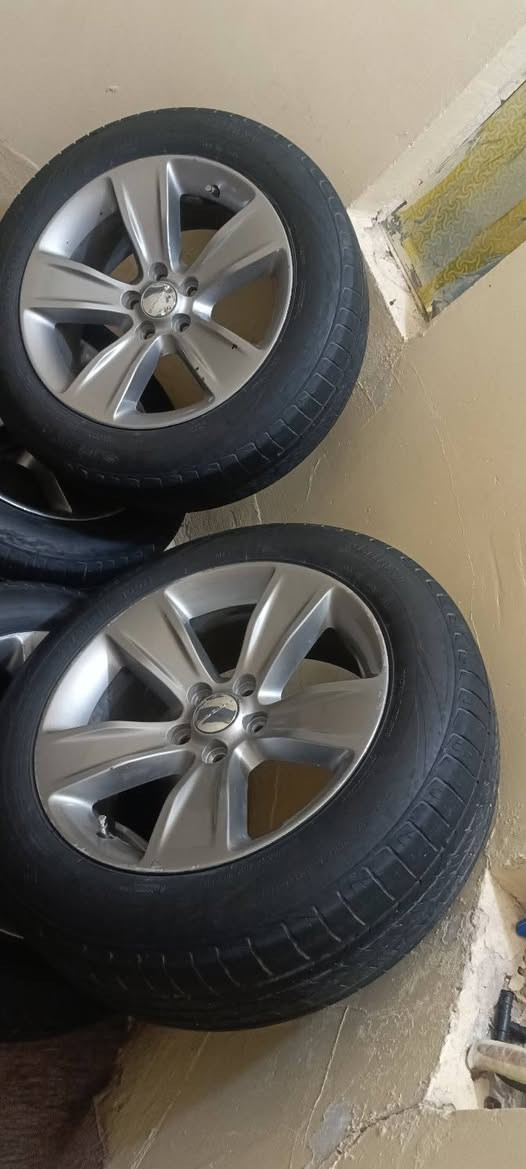 السلام عليكم للبيع ويل تفاحه 18 هوه وتايراتو  التواير  جوه نص العمر  السعر 300 /***********
