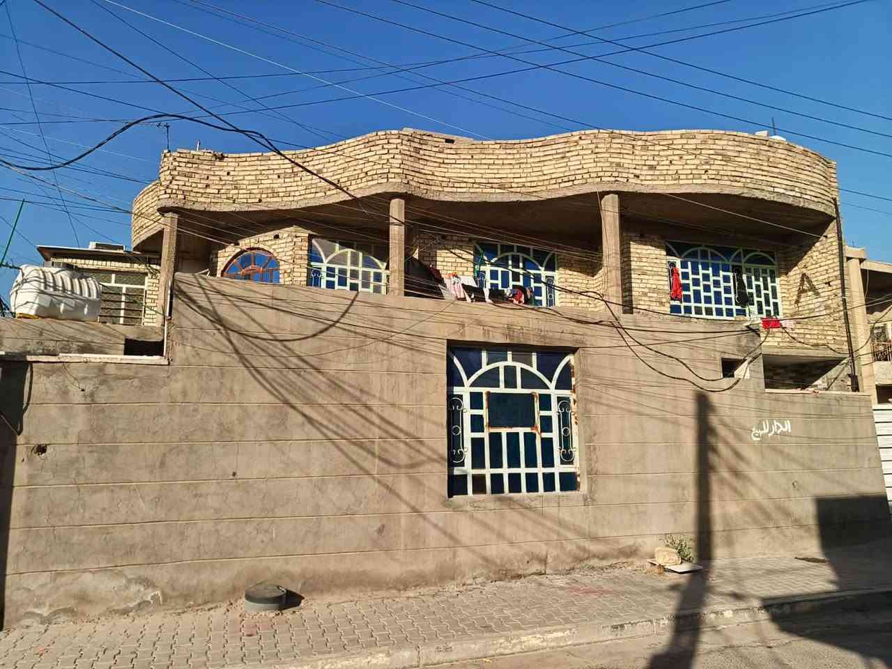 بيت بغداد جسر ديالى القديم منطقة الساهرون 145 واقع حال 155متر طابقين ركن طابو صرف اريدة ب130 وبي مجال أو مراوس ببيت أو قطعة مع فرق طابو أو طابو زراعي ***********

