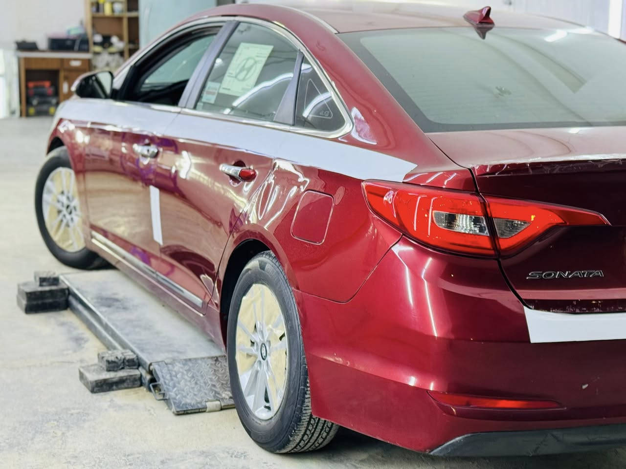 سلام عليكم سوناتا 2015 وارد امريكي ضررها بنيد وجاملغ ايسر سياره حلوه ماشيه 157 الف جاهزه من كلشي كير مكينه تبريد حداديه تخم تاير كله جديد وشرط سعرها 108 وبيها مجال بسيط للشراي للاتصال ‭٠٧٨٢ ١٢٥ ٦٠٤٨‬.   مكان السياره سماوه
