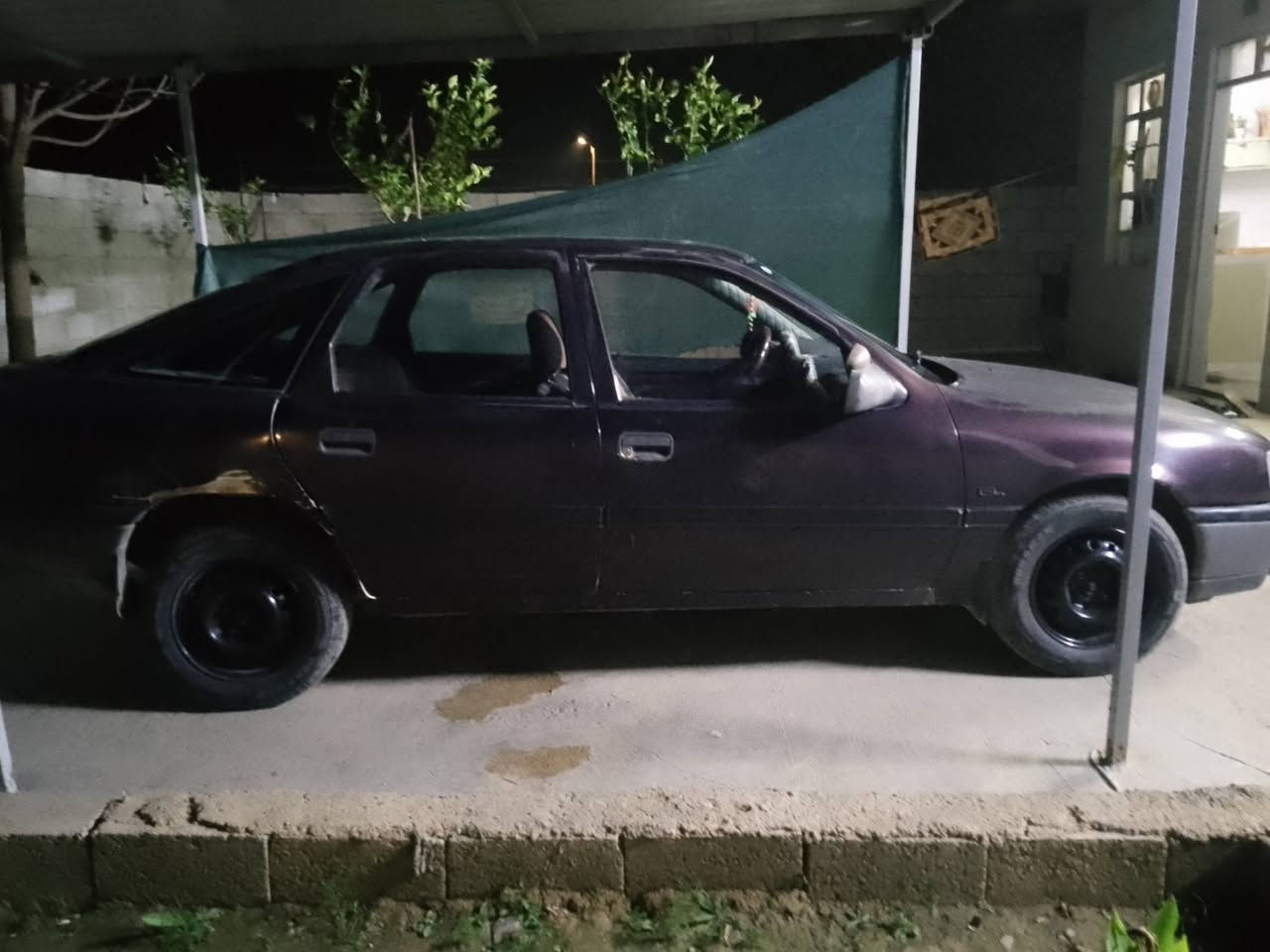 للبيع أوبل فكتره موديل 92 محرك 18 رقم مسطره دولي سنويه 30 غرفه جديده السعر 36 للاستفسار الاتصال على الرقم ***********
