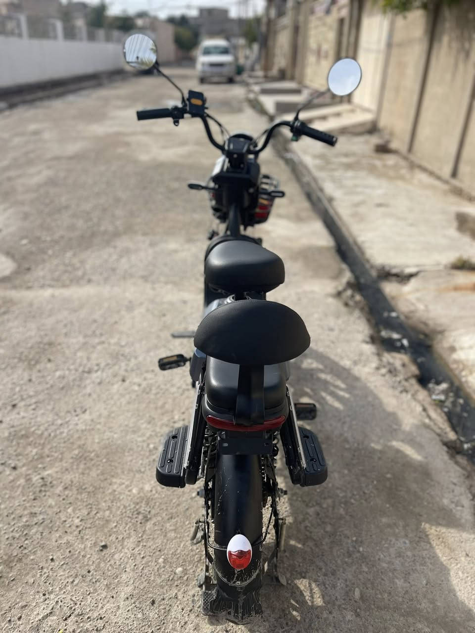 السلام عليكم 
دراجه شحن للبيع حجم 20 دراجه جديده لوك ما صارلي اقل من شهر اخذها 5 بطريات جديده تمشيك 50 كيلوا و شاحنه اصليه مال شريكة و ولايت اشرات و هورن و سماعه كلها شغالها والسعر 465 بيها مجال و عنواني موصل الايسار . ***********
