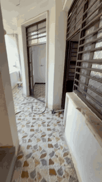 شقة طابق اول للايجار نهاية شارع ليمونة مساحة ١٠٠ م مقابيل ابو طيارة السعر ٤٥٠ 
***********
