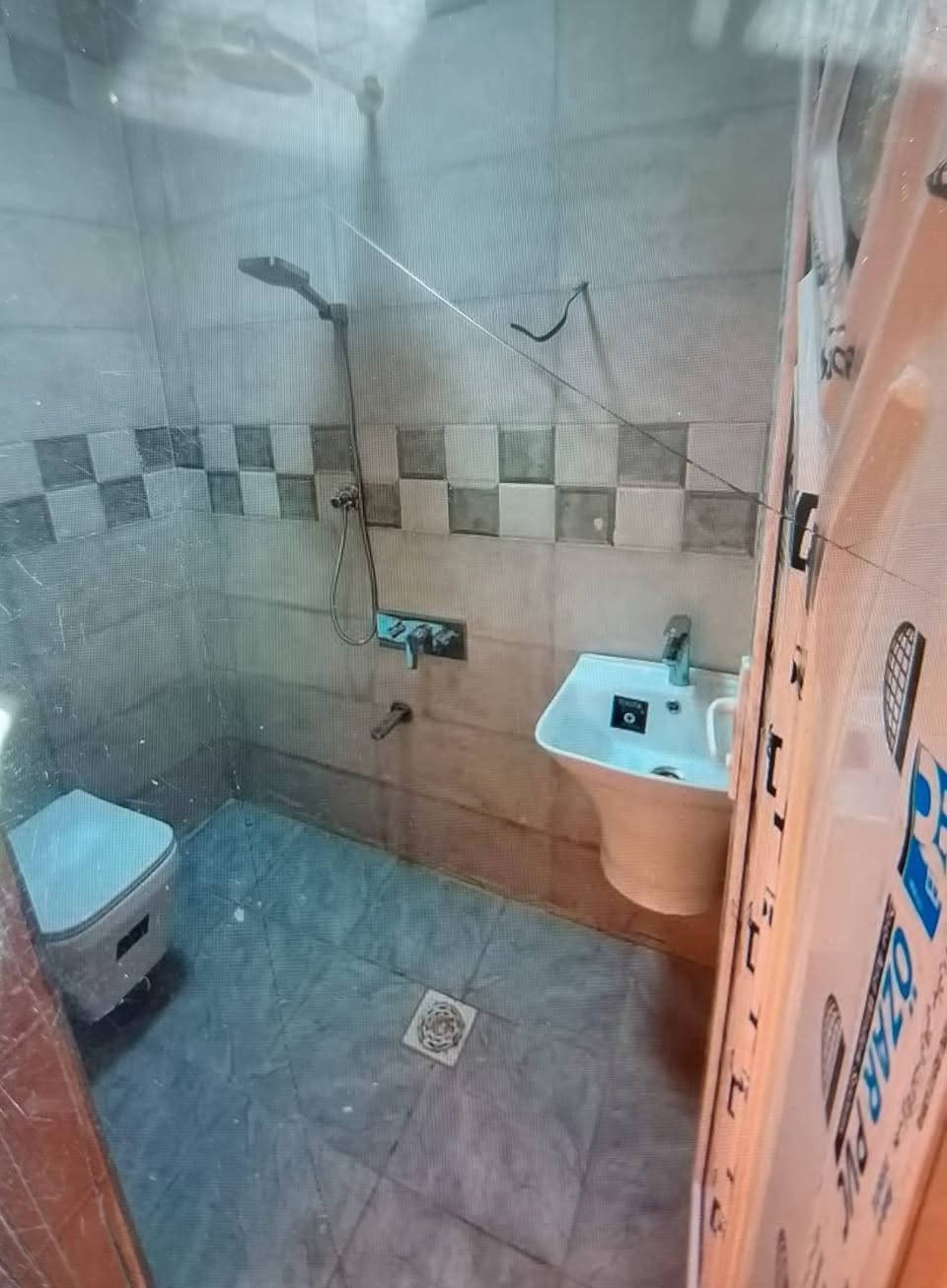 🏡✨ دار للبيع – البنوك / الطاقة ✨🏡
موقع مميز ومرغوب 🔥
🔹 المساحة: 100م²
🔹 الأبعاد: 5 × 20 متر
تفاصيل الدار:
▫️ 3 غرف نوم
▫️ استقبال أنيق
▫️ صالة كبيرة
▫️ مطبخ حار + بارد
▫️ خدمات
▫️ طابقين
✨ بناء حديث درجة أولى
✨ تشطيب راقي
بيت مناسب للسكن الراقي وبمنطقة قوية 
📩 للاستفسار مراسلة الخاص أو الاتصال على ***********
