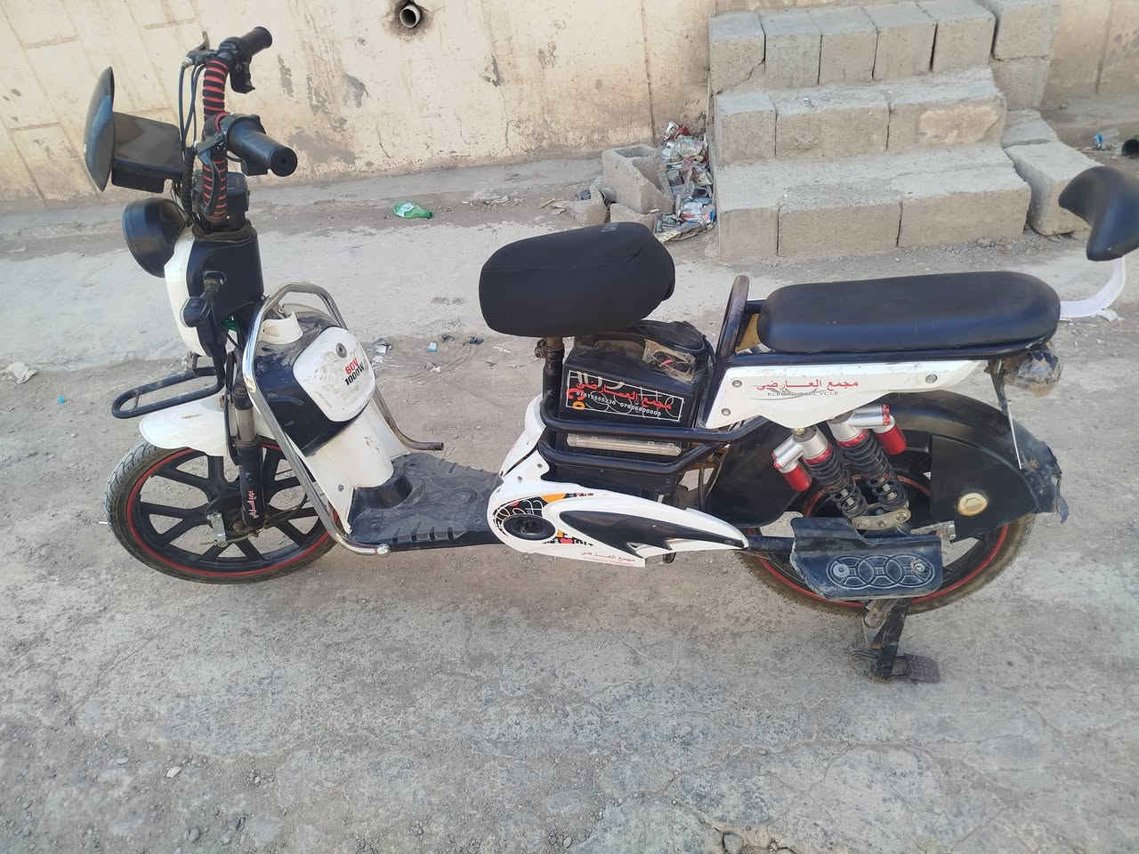 السلام عليكم 
بايسكل للبيع كامل مكمل عقل جديد بطاريات جدد 
المكان الخالص
السعر 325وبيه مجال حك الجيه 
اتصل عل رقم واتساب واتصال ***********
