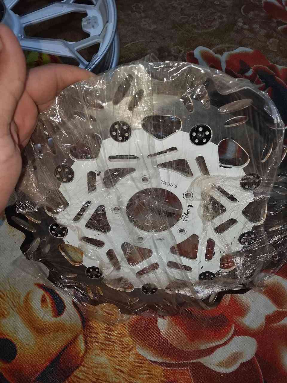 السلام عليكم غراض سيفان شركة زوج ويالةالأمام بي عواج بسيط كلش والخلفي مفطور  مثل ما موضح بالصورة ثنينهن حجم18+صينية دسك حجم كبير +عنبار جهة يساااارر مو يمييين.... العنوان كربلاءطويريج ناحيةالخيرات.. هذا رقمي اتصل وبيك خير وتدلل ***********
