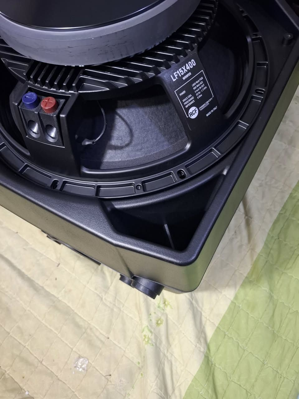 السلام عليكم زوج سماعات RCF تجميع درجه اولى جديد كبس كارتون غير مستعمل السعر ٦٠٠ الف شامل التوصيل *********** وات ساب
