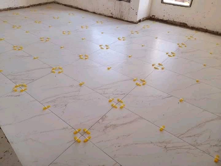  خلفه  لبخ  وتطبيك جميع قياسات البورسلين وسيراميك بالسمنت أو ماده الاصقه عمل مكفول  متفرغ حالياً اسعار المتر جدران ع9 ارضيات8  باليوميه 60 بغداد