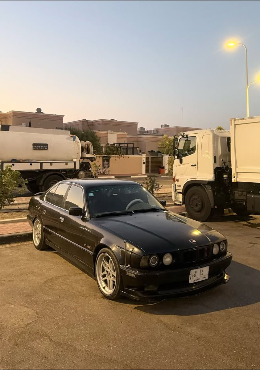 سلام عليكم BMW 525 مكينه 35مفتوح كير اكسل جدد توه شادهم اكسل قفل رياضي رون ناصي كاردن جديد حداديه جديده تبريد شغل منضومه جديده فتحه طكتين غرفتها حلوه نضيفه رقم بغداد مكاني البصره التنومه *********** السعر 50وبي مجال بصيط

