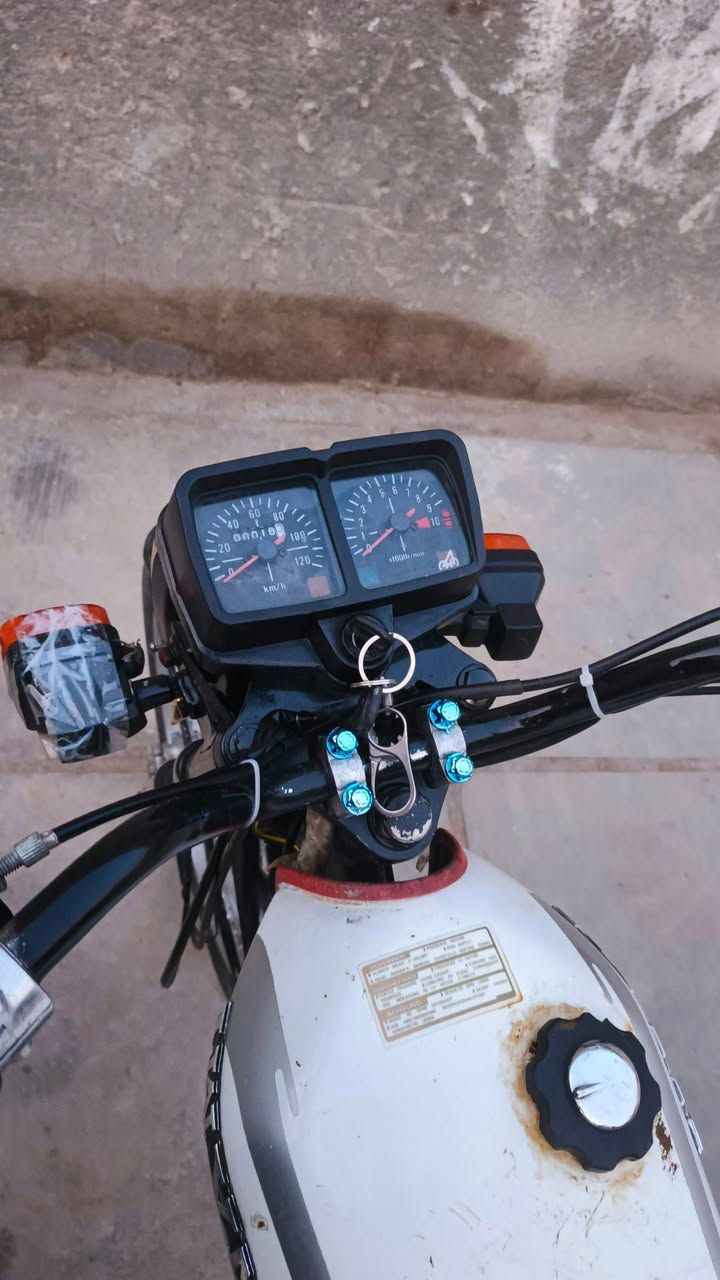 سلام عليكم دراجه ارشه موديل16محرك 23 دراجه ماناقصه شي كهربائيات كلها شغاله مكاني كوت الاحرار ممتواجد خاص فقط اتصل وبيك خير وتدلل ***********
