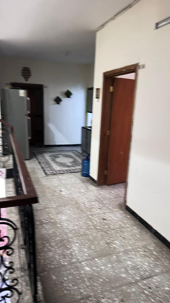 المساحه / 160 متر 
واجه / 8 
ونزال / 20 
محتويات الدار / صاله + مطبخ + 4 غرف نوم + خدمات عدد 2 + حولي 
موقع الدار / الاعلام حي الشباب قريب شارع العام 📍
دار نظيف وموقع هادئ ومرغوب
اتصال ع ارقام 
***********
***********
