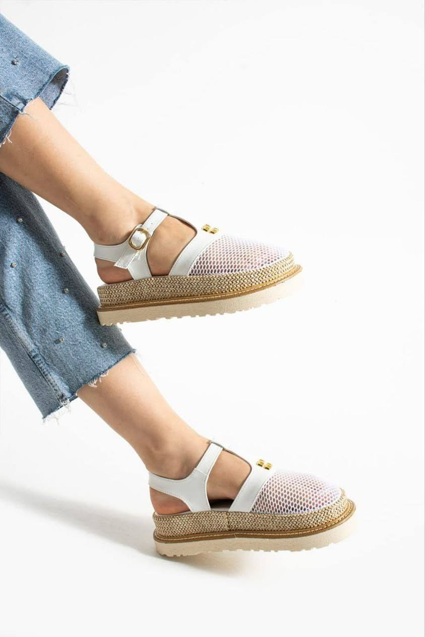 صندل نسائي سبور وجه عالي غربول صاده أو بنقشة جلد النمر مع أكسسوار ذهبي اللون على وجه القدم أحرف miu ببزيم يمسك كاحل القدم أرضية مرتفعة عبارة عن طبقين مريحة بشكل مميز و رائع قمة في الجمال جودة عالية صناعة تركية للبيع بالجملة
👈المقاسات المتوفرة من 36 لغاية 41👉
💥New summer season 💥2026💥2027💥
#nayashoesmoda_sandals_slippers#


**إذا كنت صاحب هذا الإعلان وتريد حذفه لأي سبب، رجاءا أرسل رسالة إلى الدعم الفني**