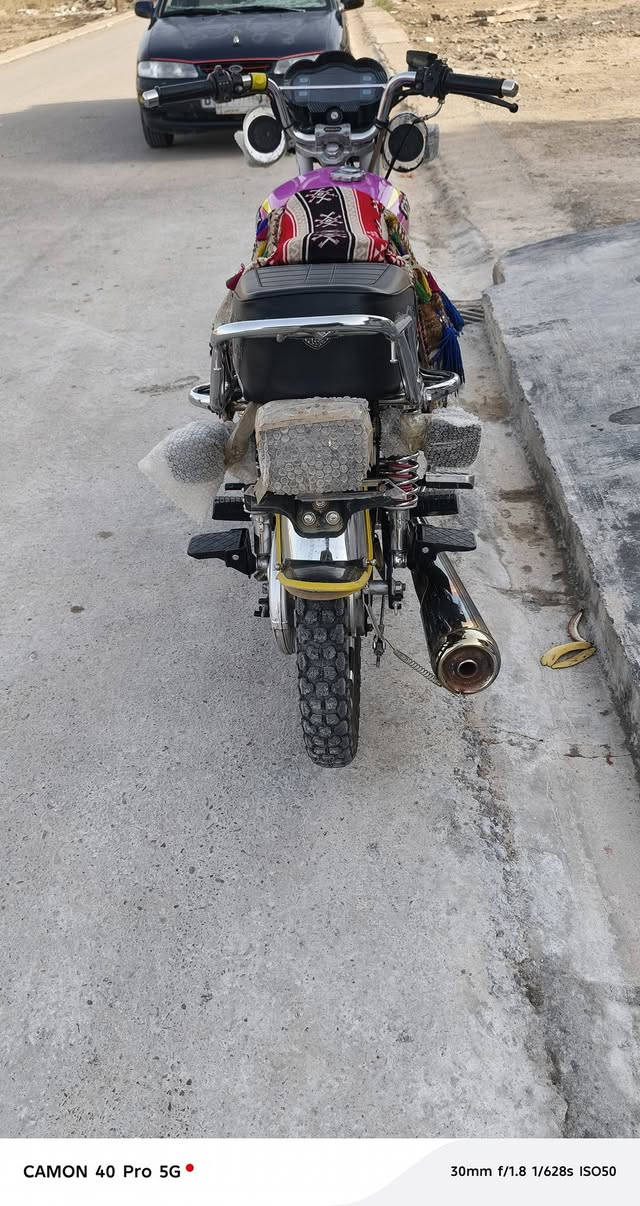 سلام عليكم دراجه سيفان مديل 25 مكينه 200 لدراجه حلوه وبعده جديده مكاني خالص هبهب السعر 740 وبيه مجال ***********
