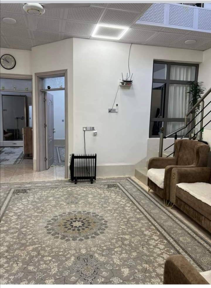 دار للبيع العنوان خانقين أمام عباس قرب 
كلية بلاد الرافدين المساحة ١٩٦متر بناء 
حديث طابقين استقبال وصالة ومطبخ
 حار وبارد وغرفتين نوم 
 طابق الثاني غرفتين نوم وصحيات 
بناء طابق الثاني طابوق صنف العقار زراعي 
للاستفسار مراجعة مكتب رابەر شارع المزرعة 
قرب جامع هداية ***********
