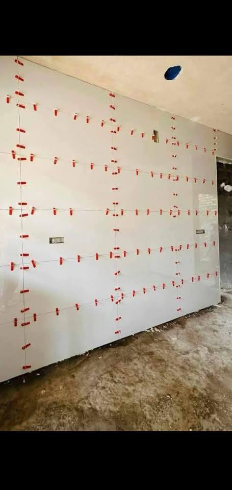 السلام عليكم اخواتنا الاعزاء موجود كادر مصري كامل خلفه سيراميك وكاشي ومرمر مقيم بالحله تحياتنا للجميع   
***********
