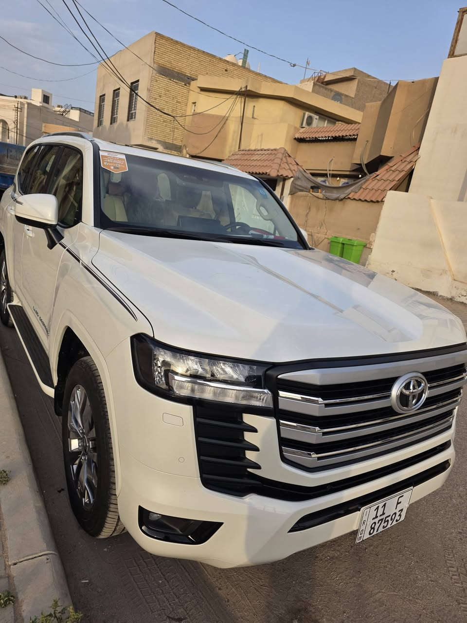 اللهم صل على محمد وآل محمد الطيبين الطاهرين 🌹
​ما شاء الله - للبيع لاندكروزر 2025 (بحالة الوكالة)
​لأصحاب الفخامة والتميّز، متوفرة الآن سيارة تويوتا لاندكروزر موديل 2025، بجاهزية تامة ومواصفات ممتازة مع راحة بال كاملة بفضل خدمات الوكالة الممتدة.
​🔹 تفاصيل ومميزات السيارة:
​الموديل: 2025
​الضمان: مكفولة ومضمونة تحت ضمان الوكالة لمدة 4 سنوات.
​الخدمات المجانية: تشمل تبديل دهن وصيانة دورية مجانية بالكامل طوال فترة الضمان.
​الوضع العام: السيارة بحالة ممتازة جداً (شبه زيرو) وجاهزة للاستخدام فوراً بدون أي مصاريف.
​💵 السعر المطلـوب:
​715 ورقة 
​كربلاء المقدسة
​📞 للتواصل والاستفسار (للجادين فقط):
***********
