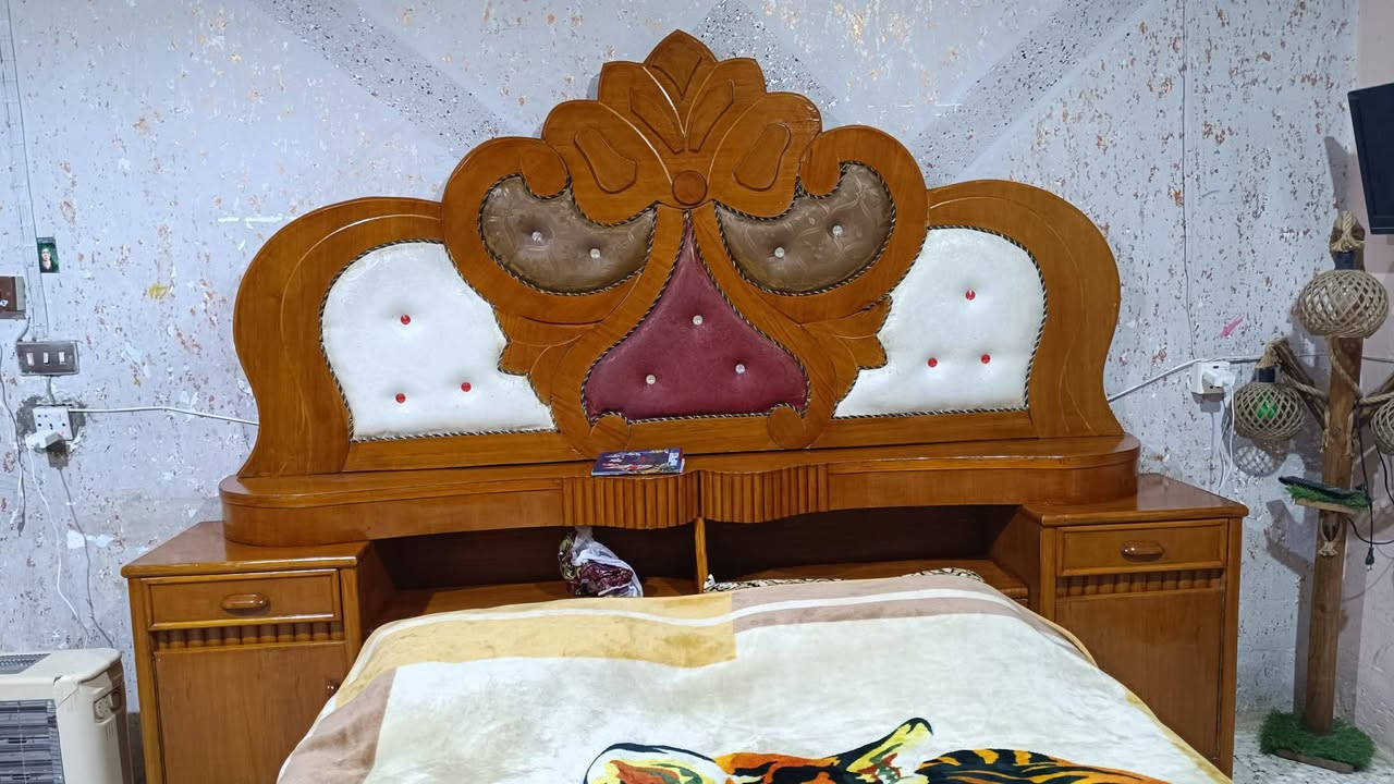 غرفه للبيع ام الخمسه طابقين ظهر جرجوبه نظيفة كلش السعر 900وبيه مجال مكاني محاويل للاتصال ع الرقم ***********
