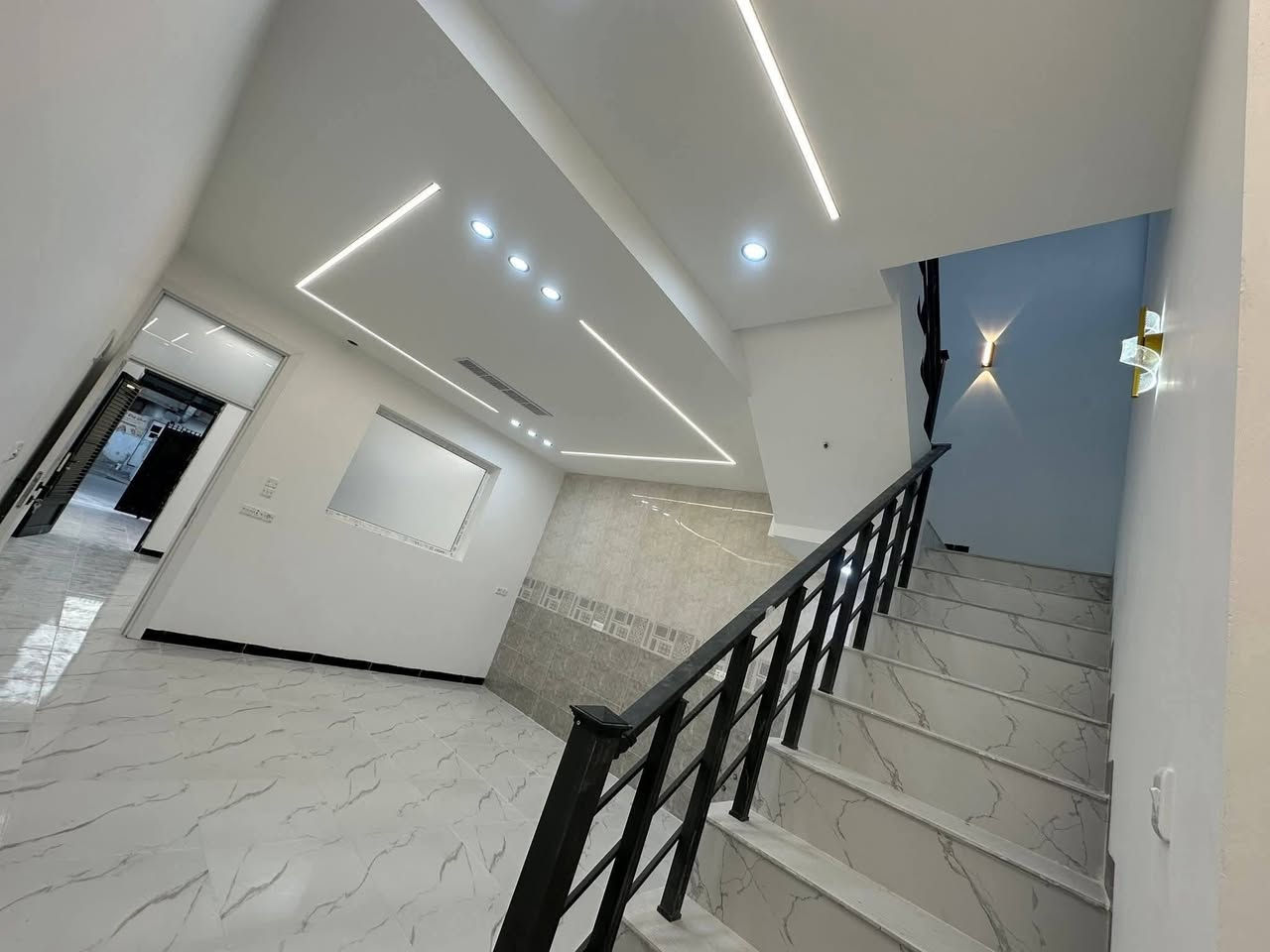 دار للبيع 107م فول حي الاسرى ع شارع 20 طابو قرب اسواق جبار 
***********
