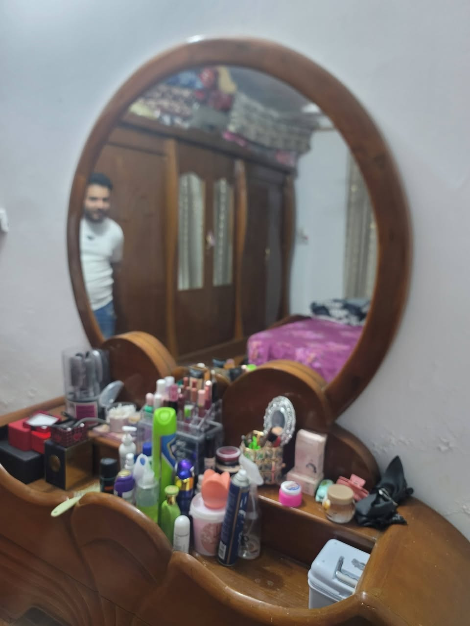 سلام عليكم اخوان غرفة كلش نضيفه السعر 650 وبيه مجال ***********
