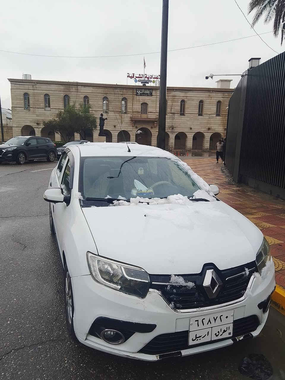 رينو سمبل للبيع 2018
عليها إدامة كاملة 
 قوايش بلكات نوزلات حساسات جديد
كير شرط مكينة بيها اثر قليل صرف 
بس المكينة نظيفة شرط 
طخم كله جديد شاده شرط 
 سيارة جديدة داخلها جديد 
 شاشة اندرويد داخل جديد 
 قفل مركز بيها
 جهاز تشغيل عن بعد بس باقي كود 
جامات كهرب 
شرط التحويل سنوية ماساقطة 
***********
