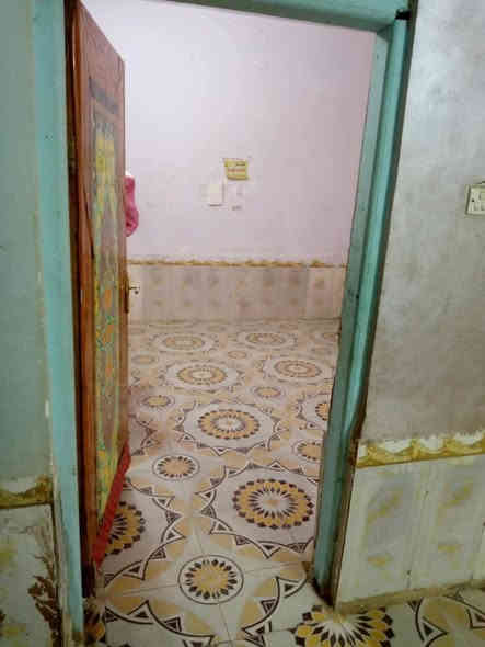 سلام عليكم
بيت للبيع طابو صرف 

مساحه ١٢٥م

وجه ٦وربع ونزال ٢٠م 

مكانه حي السيده زينب قريب للكليه البيطريه 

بناء طابوك عكاده يحتاج ترميم 

يتكون من 
👇
ديوانيه مطبخ صاله غرفتين وصحيات ومنور وطارمه جبيره 

السعر [٩٠]وقابل للتفاوض 

لاستفسار مراسلة الحساب أو الاتصال على الرقم 

***********
