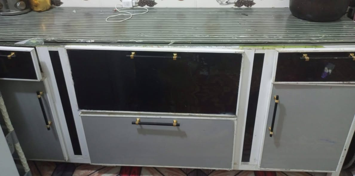 السلام عليكم كاونتر للبيع سعر 200 كنتور 5 برو للبيع سعر 110 ثلاجه 12 قدم جديده مستعمله شيء بسيط سعره 200 عنوان كربلاء قنطره السلام شارع المدرسي***********
