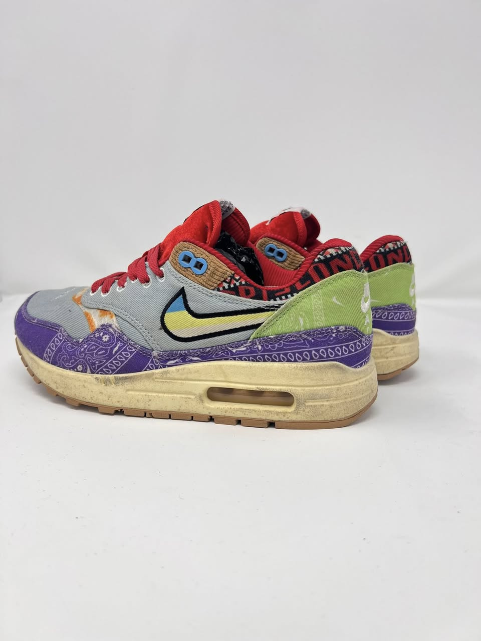 Nike air max mellow 
باله فيتنامي  قياس 41(26سم) ، مستعمل نظافه 95%, القطعه قمه في الجمال، السعر 25 الف دينار ، يوجد توصيل جميع المحافظات


**إذا كنت صاحب هذا الإعلان وتريد حذفه لأي سبب، رجاءا أرسل رسالة إلى الدعم الفني**