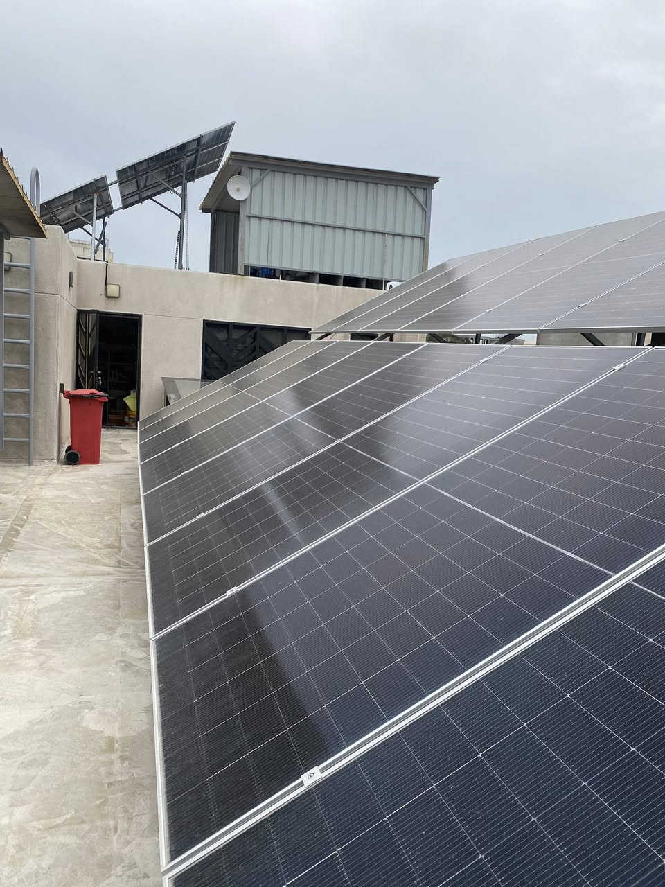 منظومة ٦٠ أمبير منزل في الجادرية حيث برج زها حديد 

انفيرتر سولارماكس سانكسيل الصامت كليا ٦ كيلو عدد ٣ 
Solarmax Sinexcel inverter 6kw 
بطارية سولار ماكس هايلي ١٥ كيلو عدد ٦ 
Solarmax Hailei lithium battery 
الواح جنكو ٦٢٠ واط عدد ٣٢ 

مع سولارماكس Solarmax بالك مرتاح اداء مميز ضمان اكيد 

@topfans
@followers
@highlights 
@fans


**إذا كنت صاحب هذا الإعلان وتريد حذفه لأي سبب، رجاءا أرسل رسالة إلى الدعم الفني**