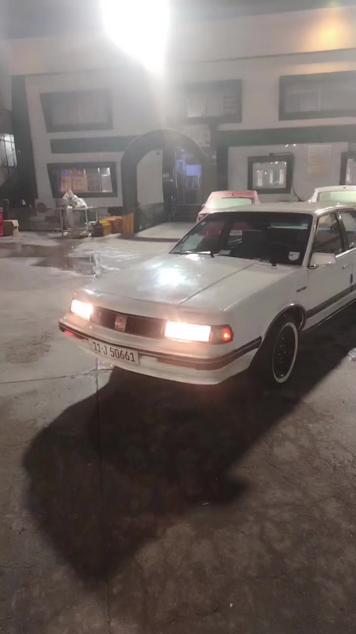 السلام عليكم اولدز مديل تسعين رقم انكليزي راعيه بغداد مكينه حاويه سياره مكفوله من الصبغ الضربه تخم تاير جديد اربع دبلات جدد كهربائيات كله شغاله تبريد بس نقص غاز مكان السياره بصره جزيره السعر ٤٥رقم الهاتف ***********
