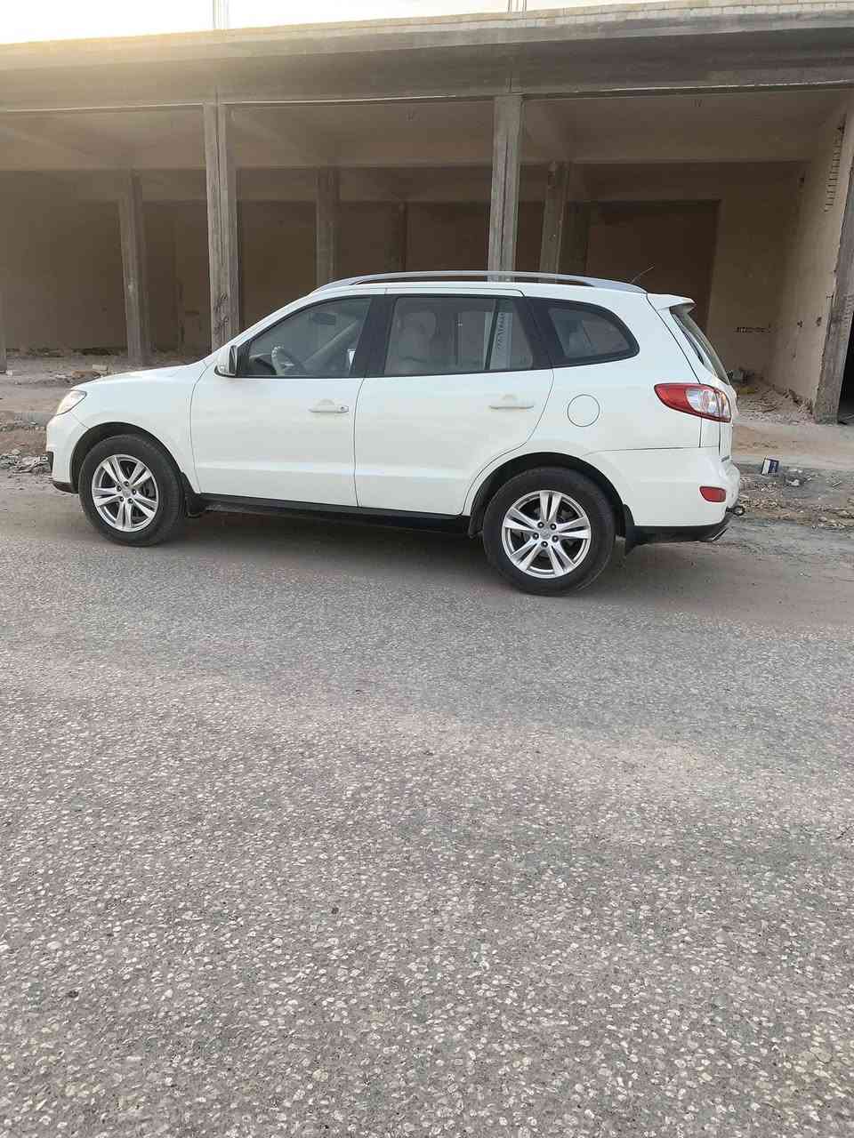 من رخصة لاادمن
 
 للبيع سنتافي 2012 خليجي سته سلندر 7 راكب تبريد 3 قطع 
رقم بغداد  بسمي السيارة 
عنوان بابل قظاء المحاويل
السعر 130 
***********
***********
