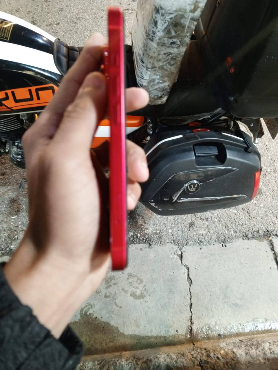 لسلام عليكم 
ايفون 14 عادي جهاز نظيف 
بطارية 88% اصلي
مبدل شاشة نوعيه اصليه + ظهر 
جهاز كلش نضيف
للاستفسار ***********
مكاني بغداد
