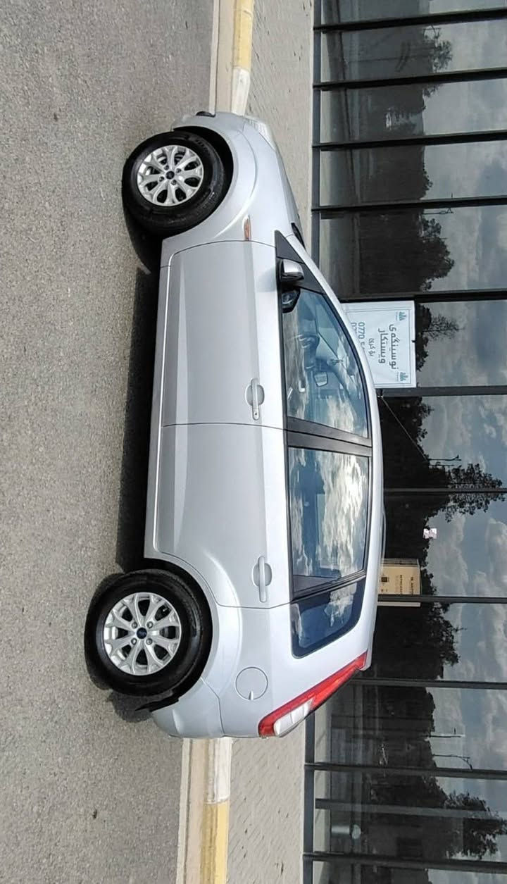 فۆڕت فیکۆ مودێل2014 بی بویاخ بی لێدران بی تەرزە بی کارت و کرانەوەش دوو سێ پەلەی ورد ساردی زور بچوکی هەیە سەیارەکە زور تازەو جوان ماوەتەوە  گێڕ مەکینە تەحویل غرامە هەمووی بەشەرت بوزانیاری زیاتر پەیوەندی بەکەن*********** سعر 80 مەجالیکی کەم السليمانية, العراق
