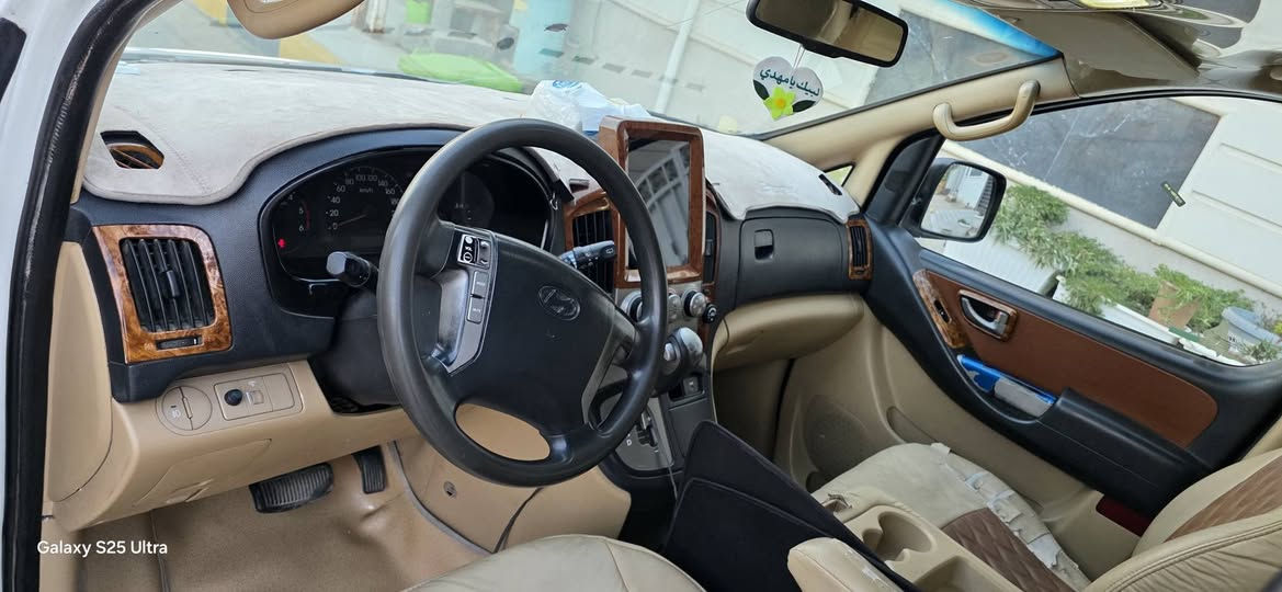 ستاركس ٢٠١٢ سبعه الوان 
مفتوح ومحور مسكر مكينه سبعه وكير اوتو 
السياره بيها سونار موضح التفاصيل 
تبريد تخم تاير  رقم ذي قار انكليزي بسمي
***********
