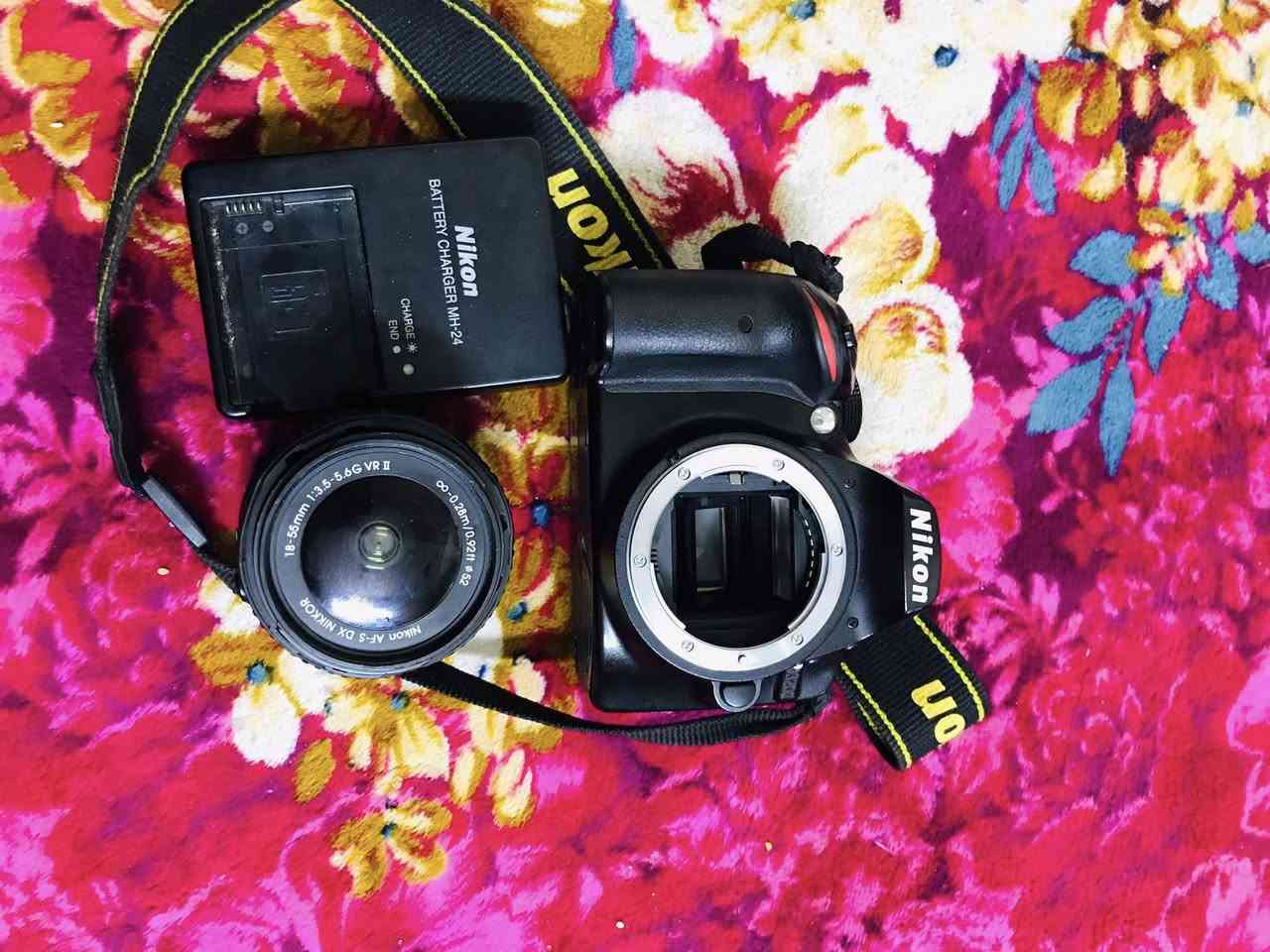 سلام عليكم :
كامره نيكون :3200:
كامله مكمله عدسه 18/55 رام ساندسك 32 مع حزام
السعر 300 وبيه مجال للطيبين 
***********.  واتساب
