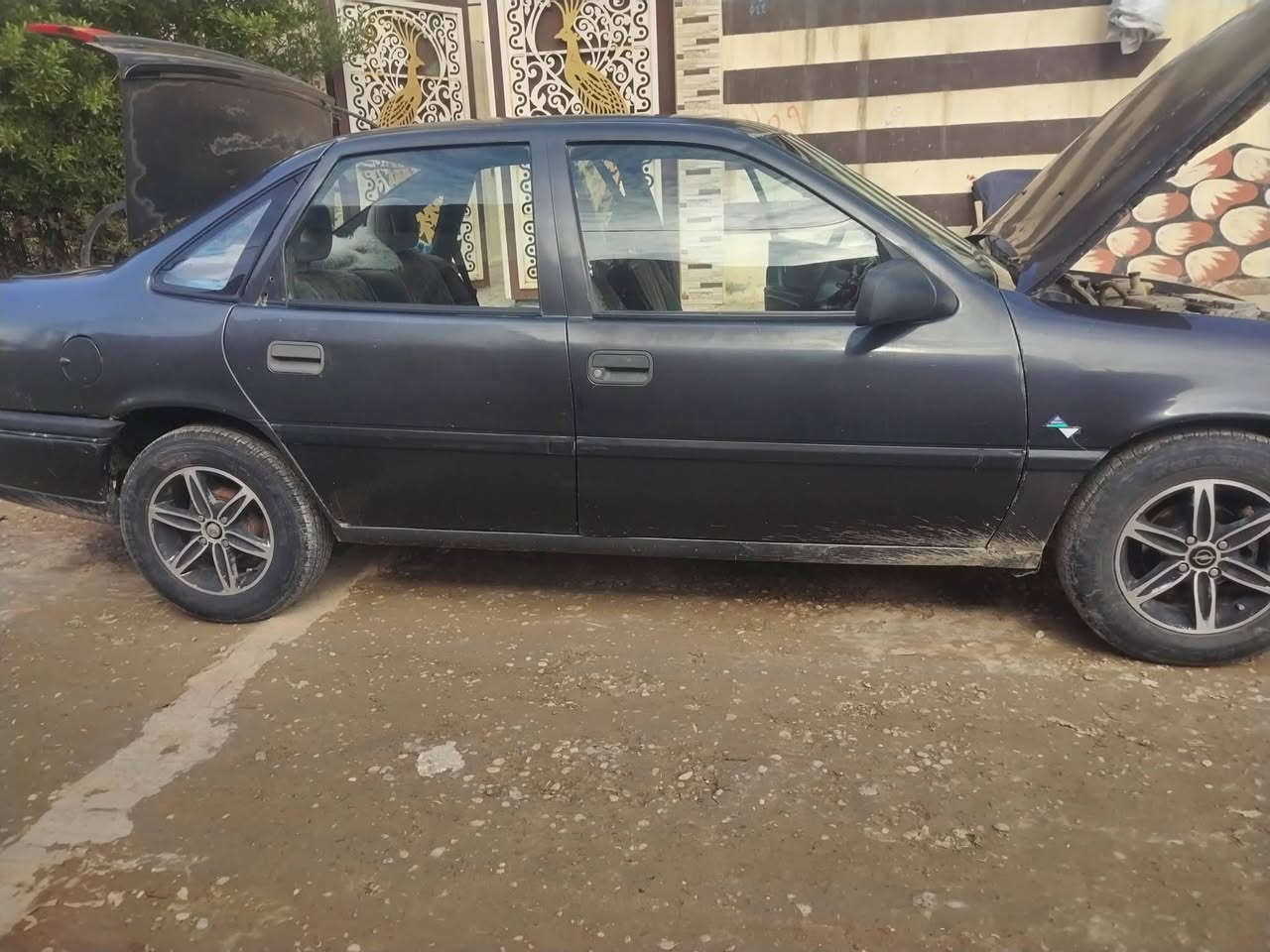 السلام عليكم عدنا سياره نضيفه الرقم بغداد فكتره 16 مشروع وطني محرك وگير شرط السعر 40  العنوان موصل حي الانتصار قرب أسواق حسام الرقم ***********
