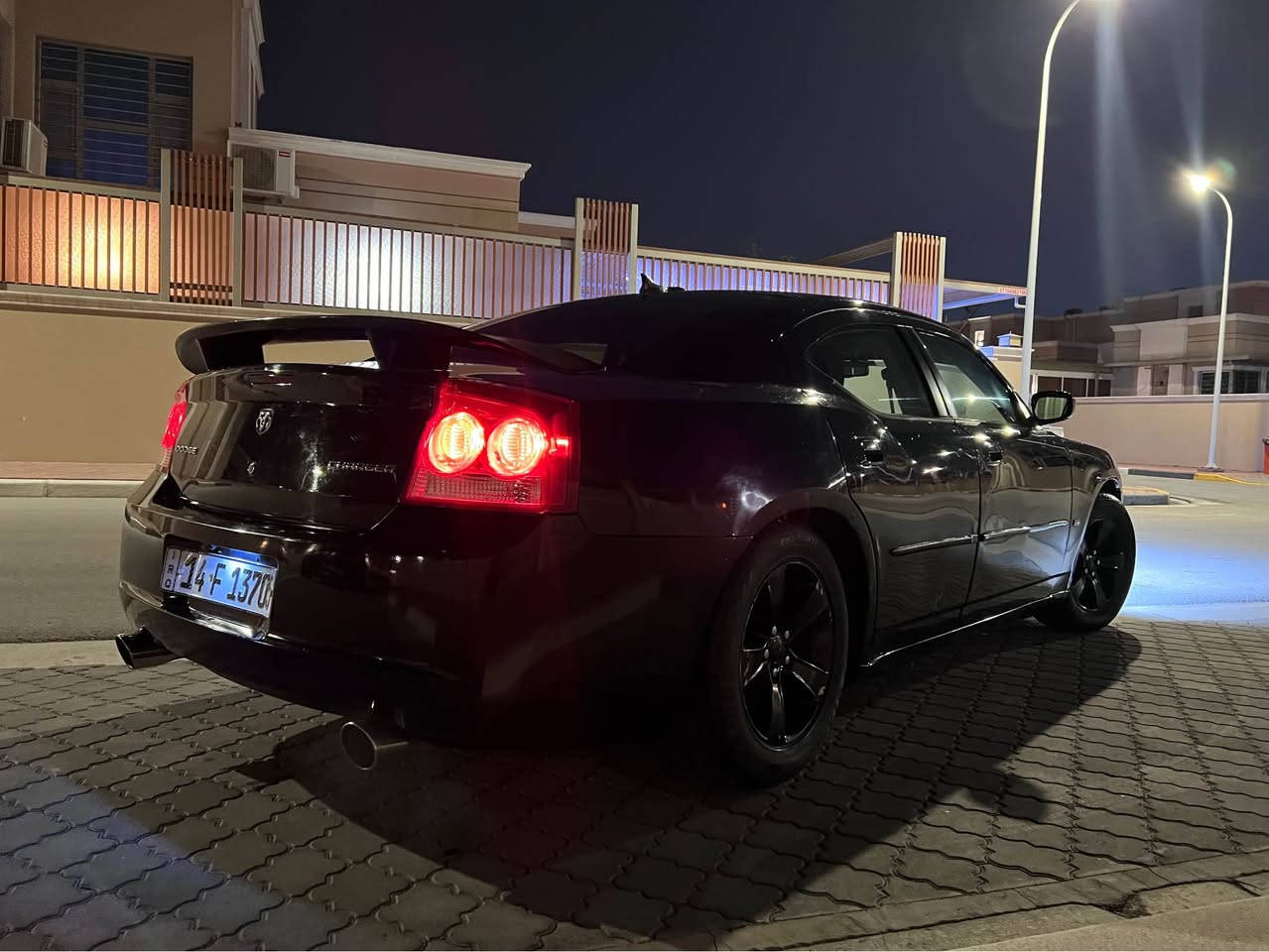 للبيع دودج جارجر 
موديل 2009 
رقم بصرة انكليزي بأسمي 
مكينه 3500 قبل شهر شديتهه كارتون السياره مكفوله من الصبغ فقط الكاط داير الجاملغ الخلفي وحواف الجامه الاماميه فقط مبدل 1-مكينه جديده2- وسلف 3-ودكشن حار 4-نوزلات 5-وبلكات 6-ومجاول 7-وبطاين بيبان 8-وكاردن 9-زنون عالي وناصي وبروجكترات 10-دوسات جديده 11-شاشه اندرويد 12- باور ستيرن تايرات نضافه 80 /100 الحداده الاماميه جديده ودسكات وتبريد السياراه خير من الله مصروف عليهه 
يحتاجلهه فقط حداده خلفيه السعر 115 وبيهه مجال قليل مكانهه البصره التنومه 
*********** البصرة, العراق
