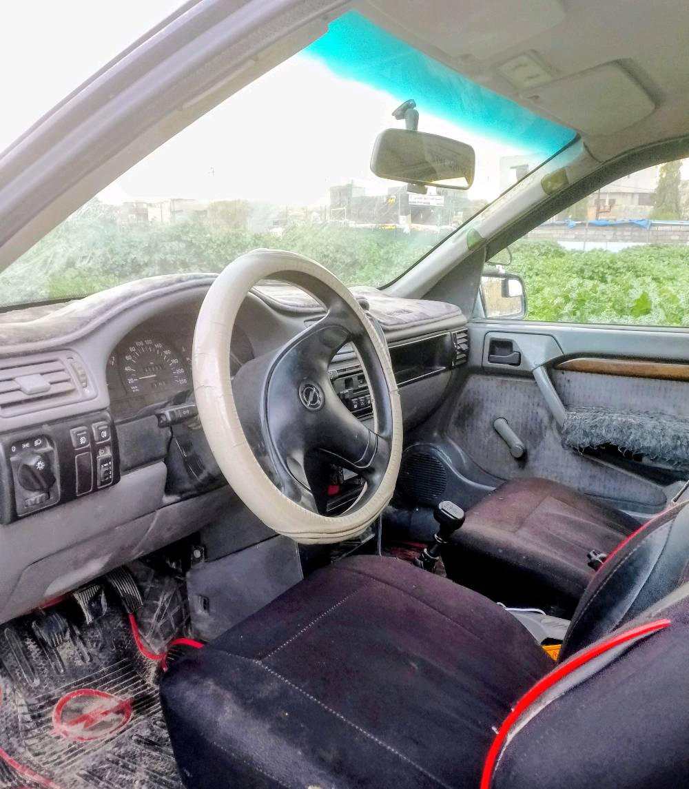 اوبل فكترا حجم 20..موديل 93..السياره بشرط..بوضعيه الشركه..ترايك للبصره. كلشي شغال تدفئه والكربائيات كلها بشرط وشغال .بشرط تحويل ..مكاني الشراي يتصل وبس مجال بسيط...الموصل جانب الايسر..