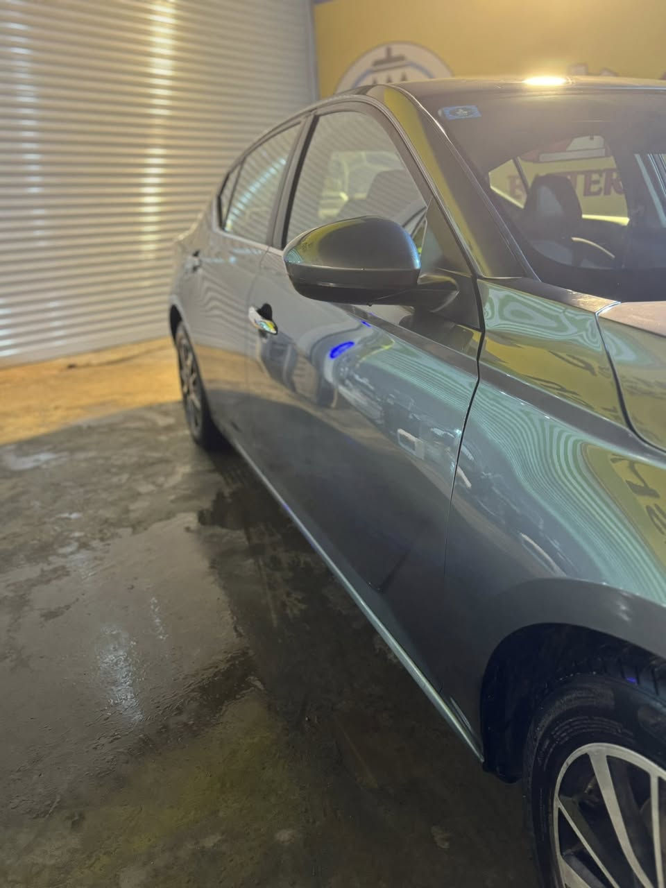 🚗 للبيع نيسان ألتيما 2020 🚗

وارد أمريكي / رقم بغداد  بأسمي شرط التحويل  رقم الدولي الجديد هزه وفحص  كله جديد 
محرك مكفول 🔧 / كير مكفول
تخم تايرات جديد مبدل قبل أسبوعين
باتري جديد
صدر ع الوكاله كامل 
ضربتها بنيد وجاملغ بدون دواخل    (باقي السيارة وكالة)
مواصفات السيارة:
محرك 2.5 لتر / 4 سلندر اقتصادي وقوي
شاشة لمس وسطية 8 إنج مع بلوتوث و USB وكار بلي 
كاميرا رجوع خلفية 
كشن جلد + كهرباء 
بصمه تشغل وبصمه ابواب
مثبت سرعه 
نظام أمان حديث (ABS / Airbags)
تصميم أنيق ورياضي بلون جويتي 
سيارة كاملة مكملة تجي تفحص وتشوف بعينك كعدتها حلوه وسيارة ما تصرف عليها كلشي 
مكان السياره بغداد السيدية
السعر١٣٢  وبيها مجال
‭٠٧٧٣ ٨٣٩ ٢٠٠٠
