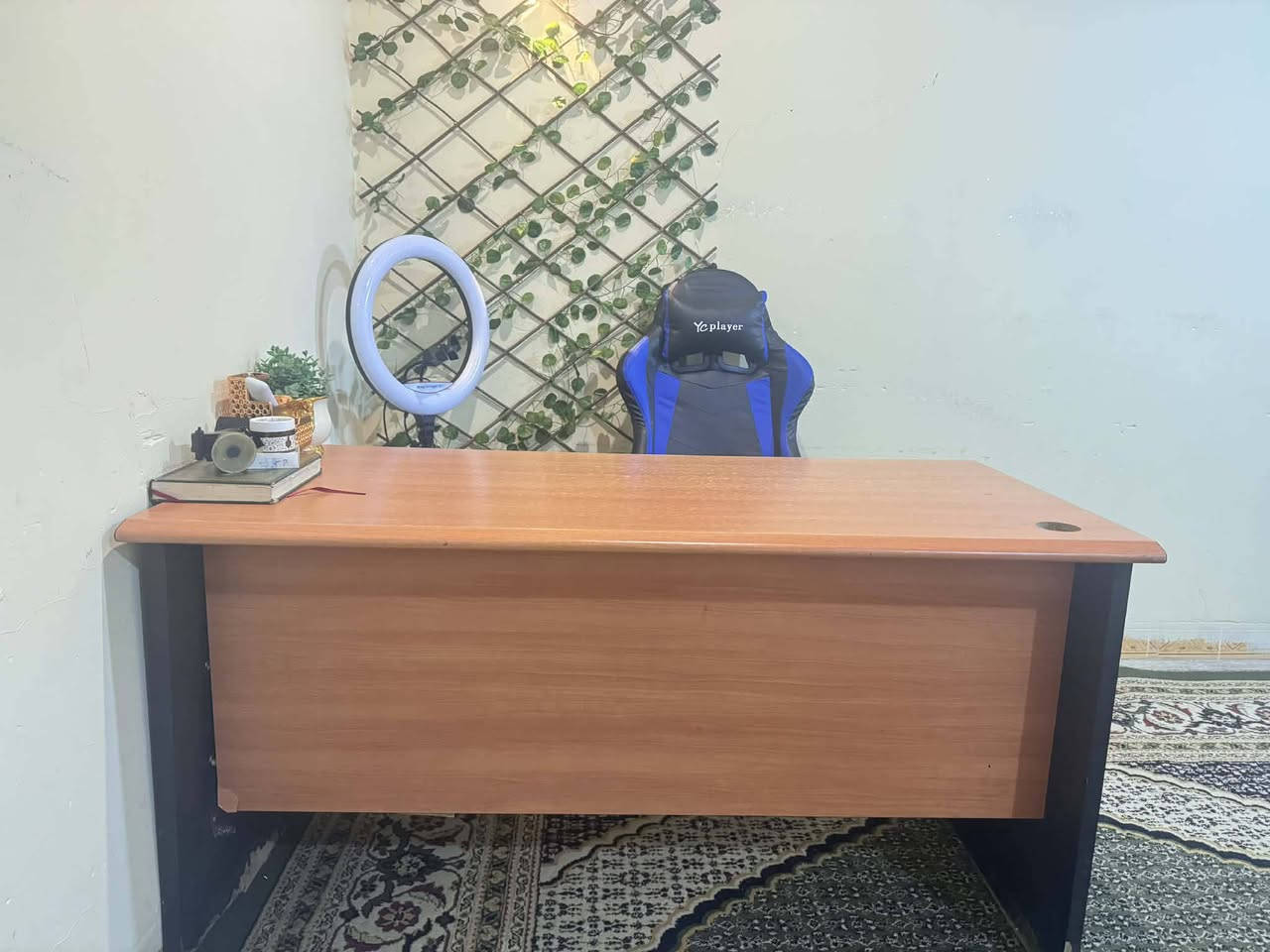 كرسي مكتب وميز بسعر مناسب اي استفسارالاتصال ع رقم *********** بي واتساب
