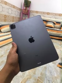 ايباد • ابل • تابلت • ذاكرة 128 • بطارية 87 • 120 فريم