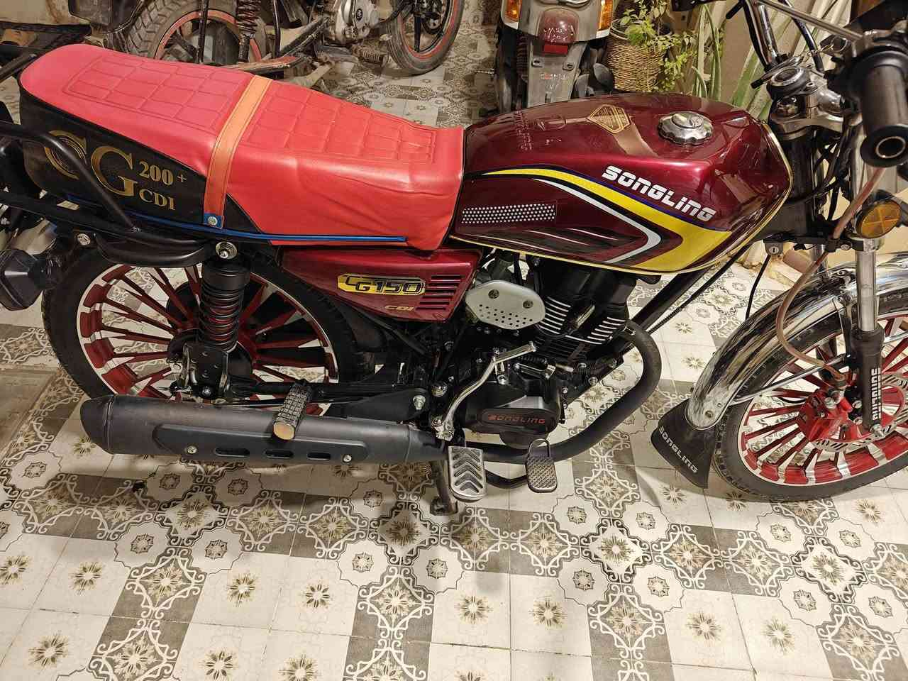 السلام عليكم دراجه سيفان للبيع موديل 26 دراجه نضيفه ع فحص محرك 200ضاغطه وزنجيل المكان الرحمه قرب جامع الاقصى السعر 850بي مجال حك الجيه الرقم ***********
