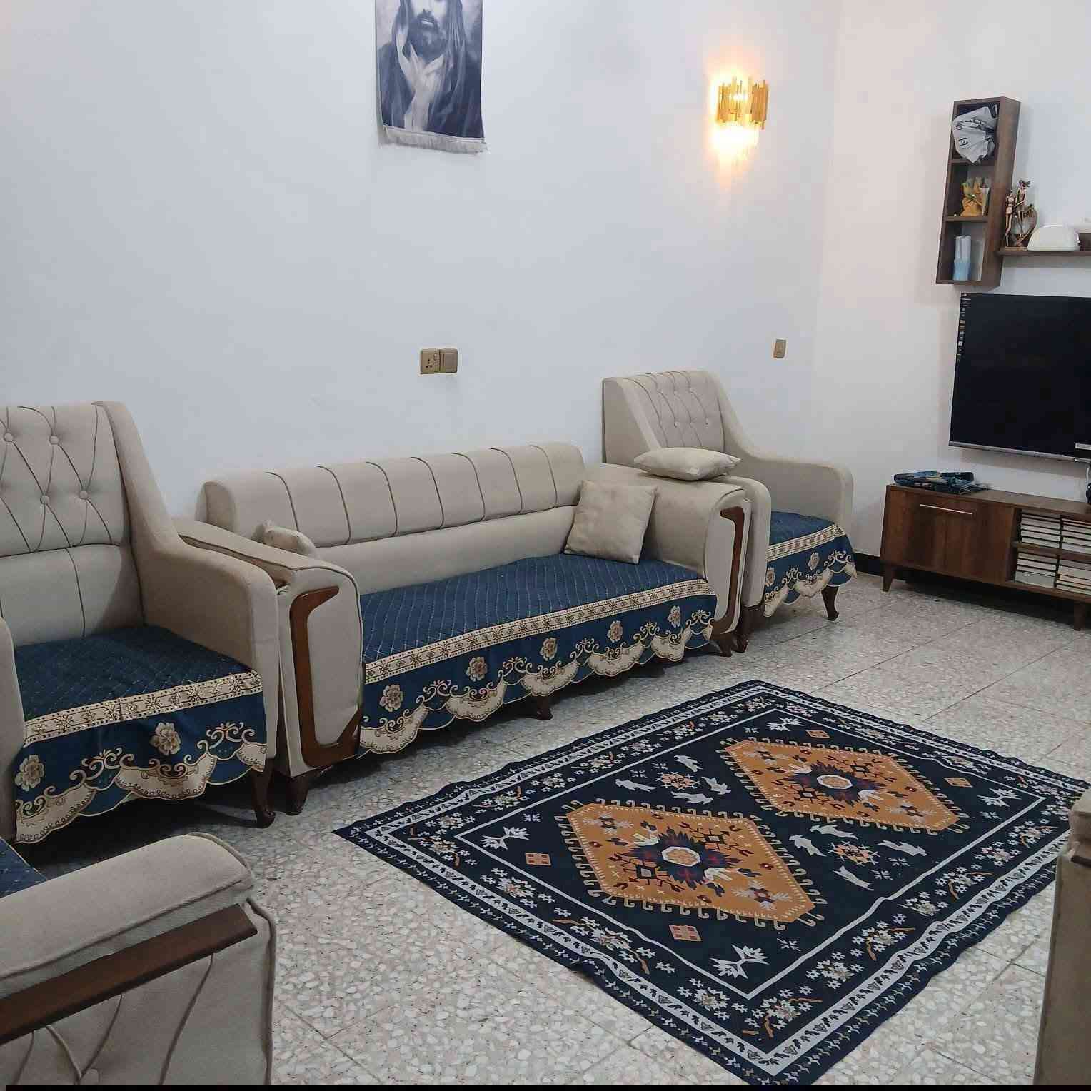 سلام عليكم 
بيت للبيع مساحة ١١٠  زراعي  طابقين خدمات كهرباء ماء مجاري وعن قريب التبليط الي ميعرف شنو صنف الارض تعال للمنطقة واسال 
بناء حديث 
زعفرانية نهايه اربع شوارع شارع السكلة الفرع الثاني 
السعر  83 وبي مجال قليل 
للأتصال ***********
