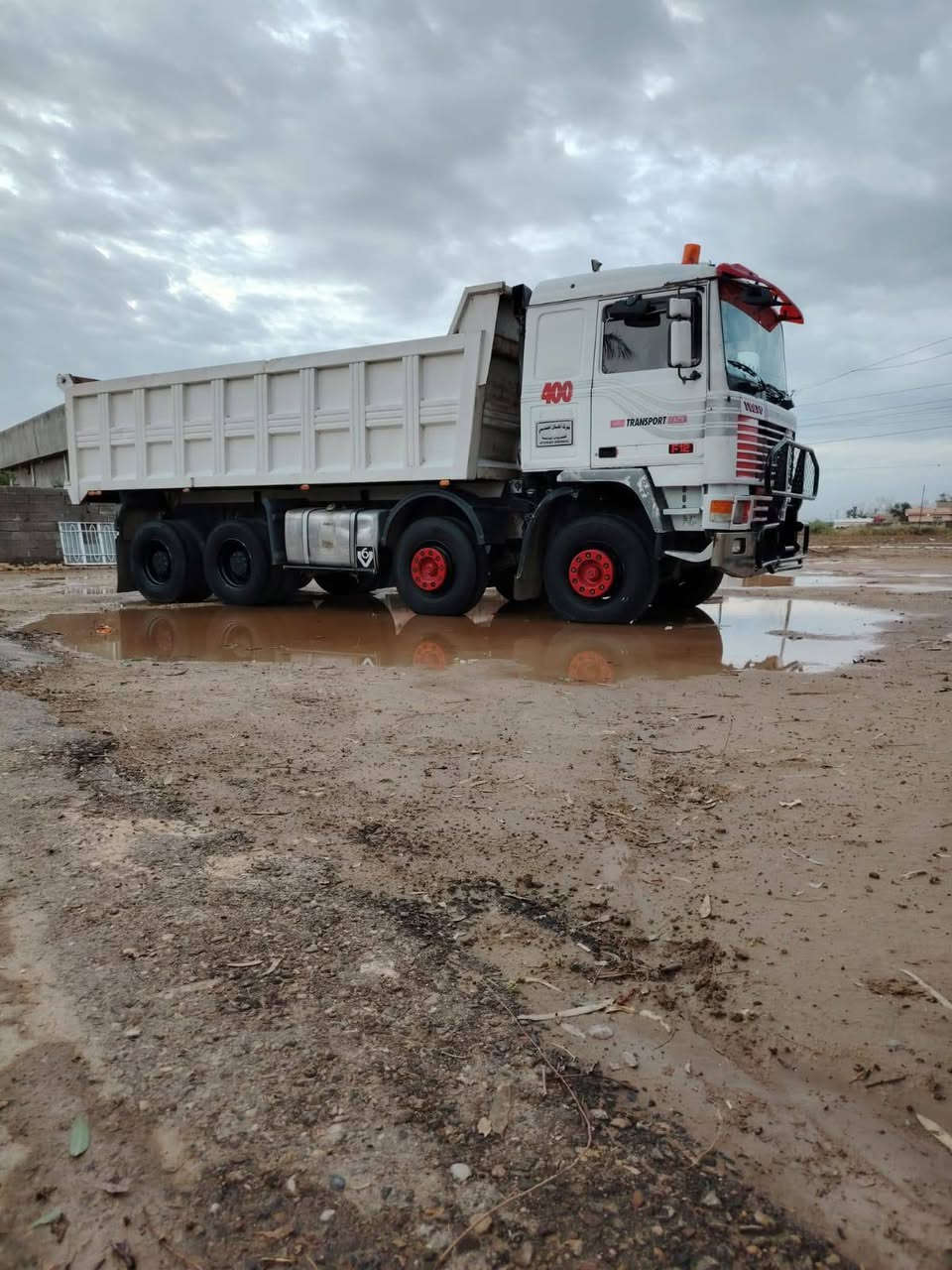 السلام عليكم سياره مكفوله كلها السعر 270وبيها مجال قليل ***********
