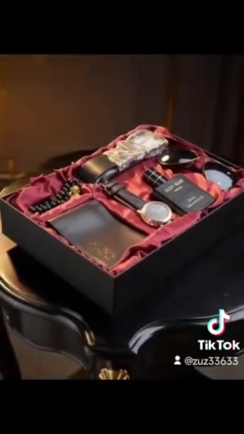 🎁 أحلى هدية ممكن تهديها لزوجج بالعيد 🎁

إذا محتارة شتاخذين هدية مرتبة وفخمة، هذا البوكس يجمع كل شي يحبّه الرجل الأنيق ❤️✨

بوكس رجالي متكامل يخلي هديتج مميزة وفخمة من أول نظرة 😍

⌚ ساعة مقاومة للماء
💎 عطر رجالي فواح
💼 محفظة جلد
⚪ حزام أنيق
📿 سبحة مرتبة
😎 نظارة تكمل اللوك

مناسب للزوج، الأخ، الأب أو الخطيب ❤️

💵 السعر: 30 ألف فقط

#هدايا_رجالية #بوكس_رجالي #هدايا_العيد #ستايل_رجالي #عطور_رجالية


**إذا كنت صاحب هذا الإعلان وتريد حذفه لأي سبب، رجاءا أرسل رسالة إلى الدعم الفني**