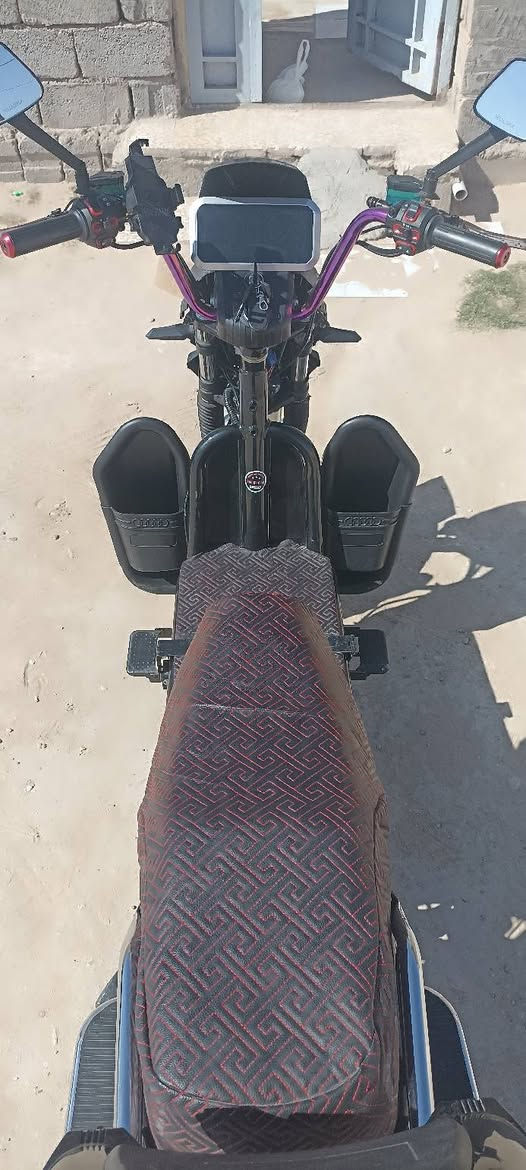 السلام عليكم هيوشه للبيع موديل 2026 دراجه كلش جديده بطاريات لوك تفاصيل الدراجه داخل الصور والمقطع الفيديو السعر خاص او واتساب *********** العنوان فلوجه
