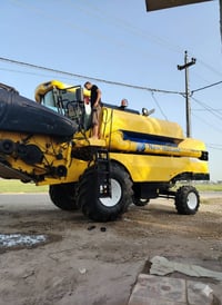 حاصدة نيوهلند • موديل ٢٠١٣ • ٣١٠٠ ساعة