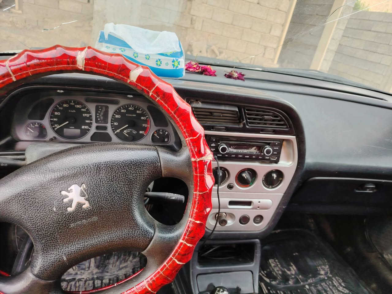 السلام عليكم بيجو للبيع موديل ١٩٩٧ وارد ياباني كابريتر بلادي گير ومحرك وكهربائيات كلها بالشرط والسياره لا ضربه لا خياس ولا صبغ بلاديه صدرها تعبان فقط رقم ديالى شرط التحويل صاحبها الشرعي بكركوك مكان السياره كركوك حي الاسره والمفقودين السعر ٤٠ ورقه وبيها مجال للطيبين للستفسار اتصل على الرقم ***********
